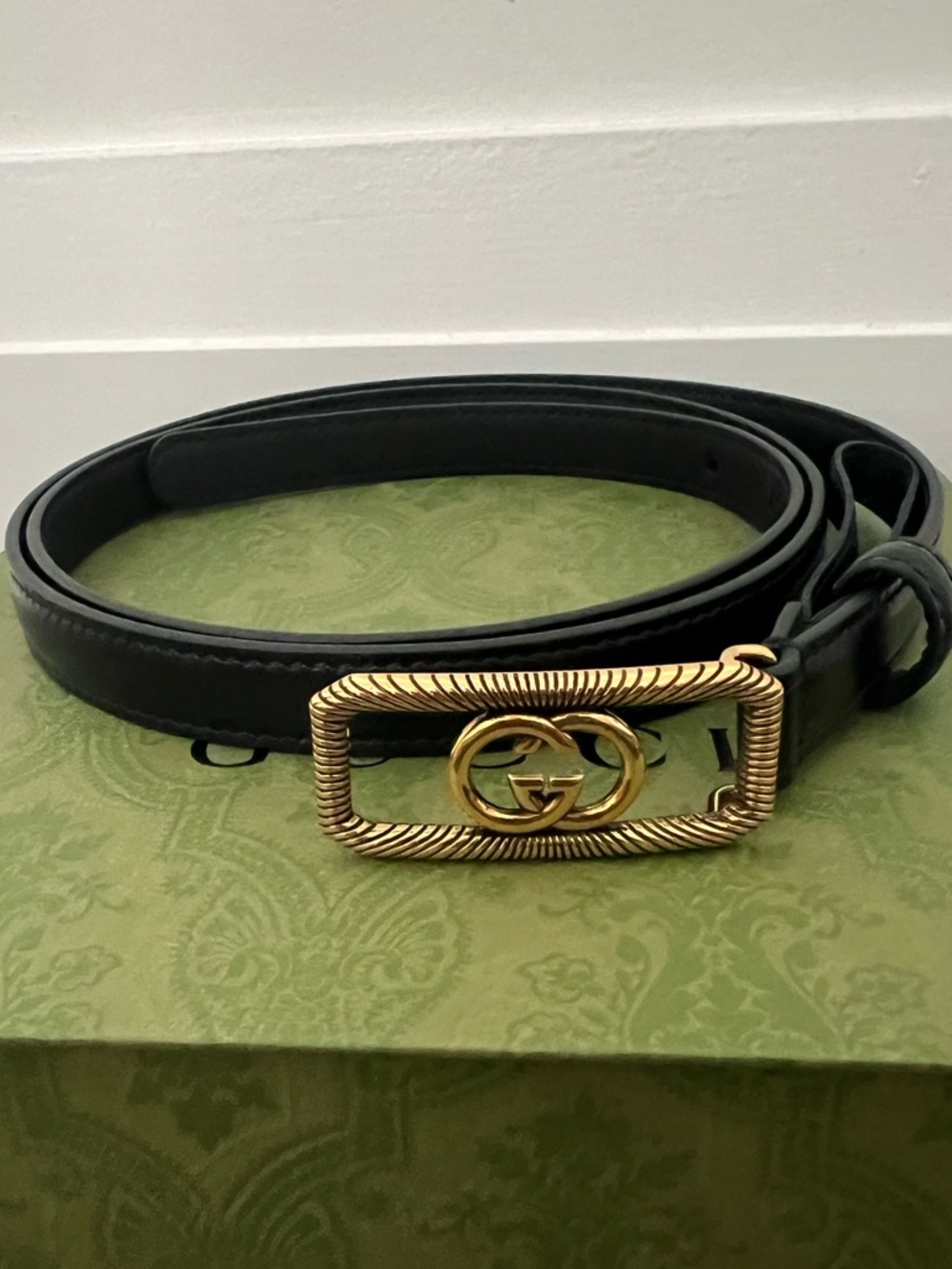 Gucci Black Leather Belt with Gold Rope-Textured Double G Buckle